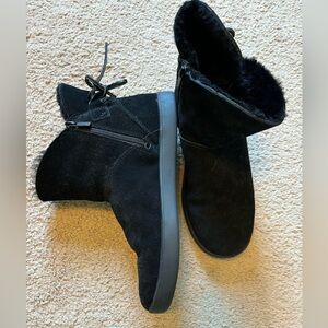Koolaburra by UGG boots, gently used Size 8